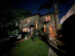 725 Washington Blvd, Unit Lower Unit in Marina Del Rey, CA - Foto de edificio - Building Photo