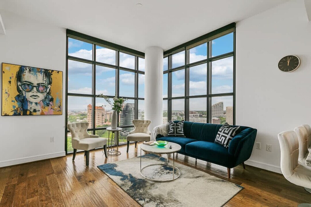 101 Bowen St in Dallas, TX - Building Photo