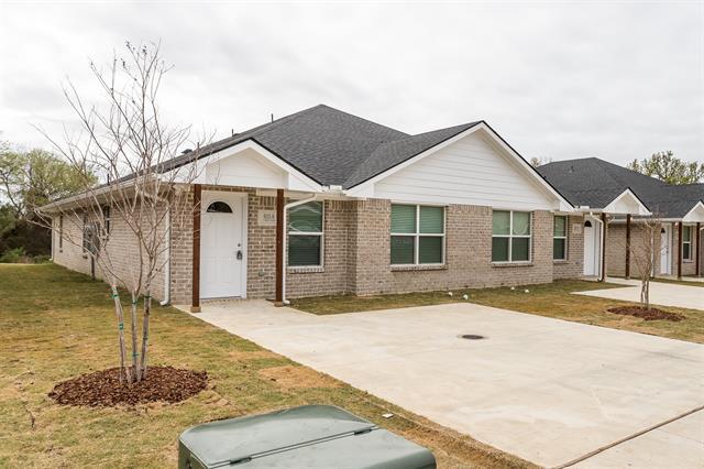 609 Casa Linda St in Ennis, TX - Building Photo