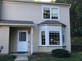 159 Devon Ct in Old Bridge, NJ - Building Photo