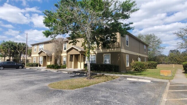 36027 Deer Creek Dr in Zephyrhills, FL - Foto de edificio - Building Photo