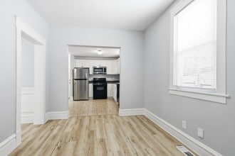 7148 Kensington Ave in Maplewood, MO - Building Photo - Building Photo