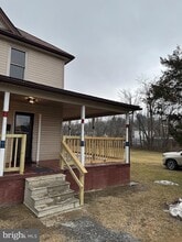 15 Myers Rd in Berkeley Springs, WV - Foto de edificio - Building Photo