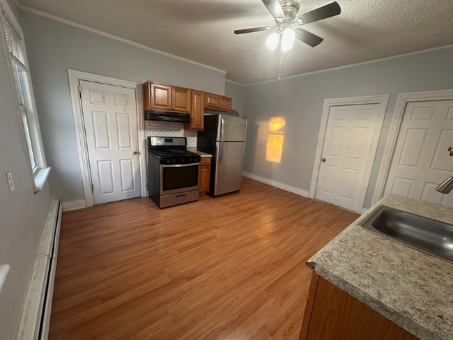 30 Hawthorne St in Providence, RI - Foto de edificio - Building Photo