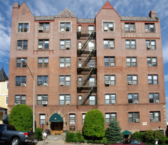 Broadway Arms in Tarrytown, NY - Foto de edificio - Building Photo