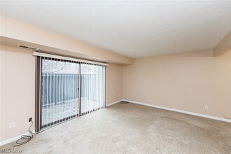 3265 Mayfield Rd in Cleveland Heights, OH - Building Photo - Building Photo