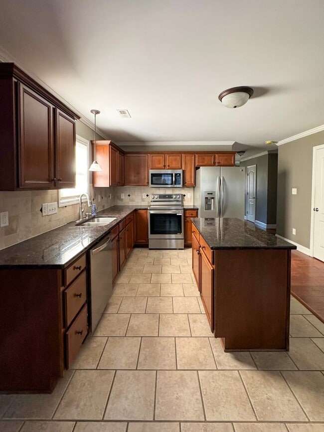 1656 Rock Creek Ln in Fayetteville, NC - Building Photo - Building Photo