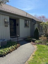 235 Heritage Vlg in Southbury, CT - Building Photo