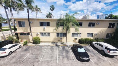 513 S Ocean Dr in Hollywood, FL - Building Photo - Building Photo