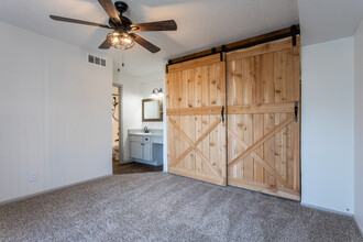 Rustic Ridge in Irving, TX - Building Photo - Interior Photo