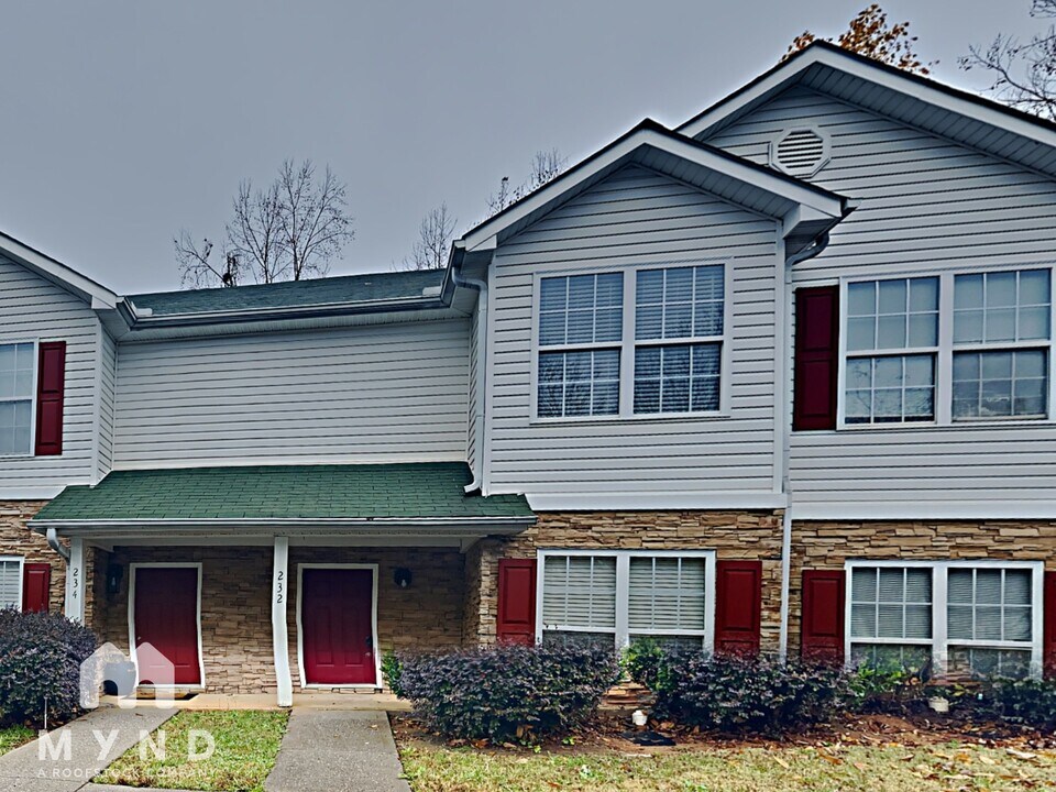 232 Hiram Terrace in Hiram, GA - Foto de edificio