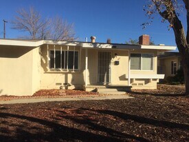 44258 4th St E in Lancaster, CA - Building Photo