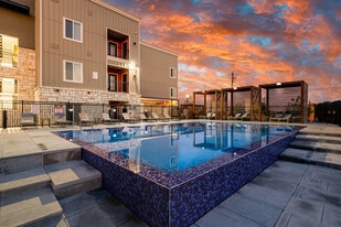 The Oaks at Ben White in Austin, TX - Building Photo