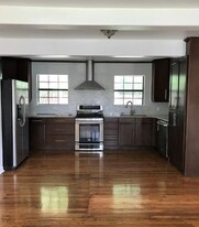 1101 Sycamore St in San Marcos, TX - Building Photo