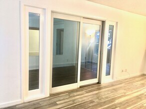 18645 Hatteras St in Tarzana, CA - Building Photo - Building Photo