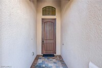 9254 Veneto Pl in Naples, FL - Foto de edificio - Building Photo