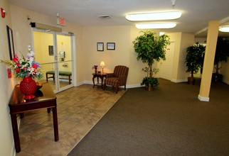 Glen Forest Senior Apartments in Glen Burnie, MD - Foto de edificio - Building Photo