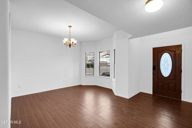 7085 Century Plant Dr in El Paso, TX - Building Photo - Building Photo