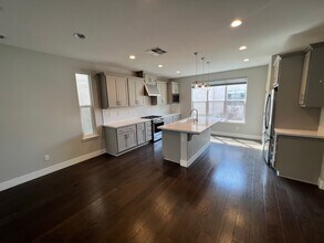 328 11th St in Sacramento, CA - Building Photo - Building Photo