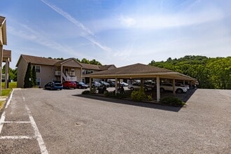 Crosswinds Apartments in Fairmont, WV - Building Photo - Building Photo