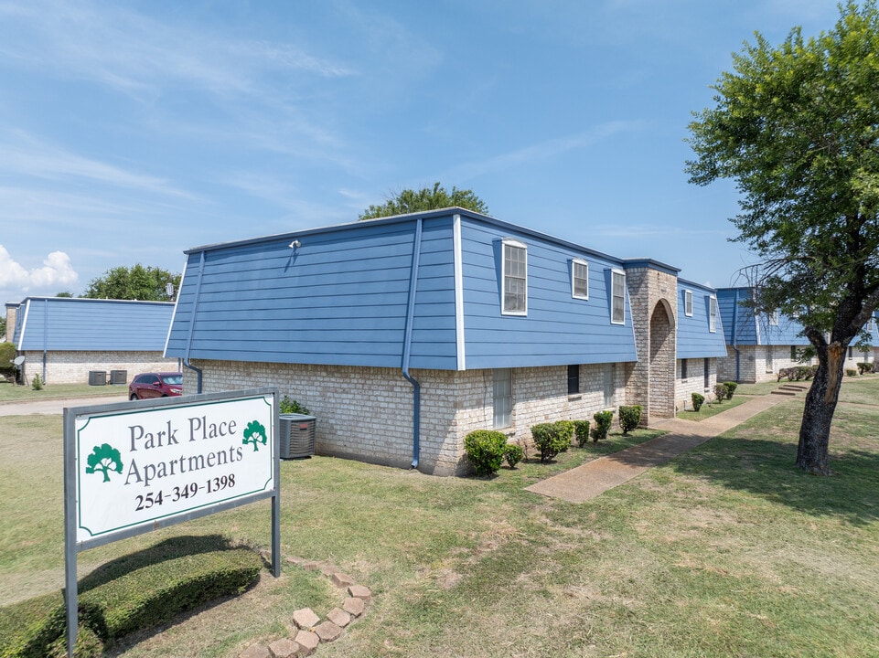 Park Place Apartments in Waco, TX - Building Photo