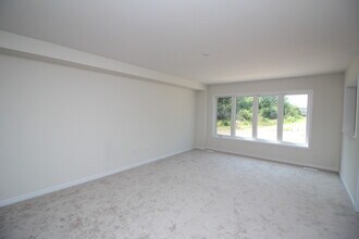 8058 Hackberry Trl in Niagara Falls, ON - Building Photo - Building Photo