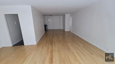 Fourth Avenue in New York, NY - Building Photo - Building Photo