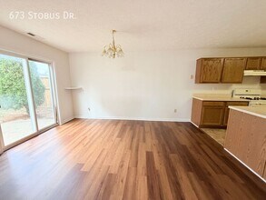 673 Stobus Dr in Greenwood, IN - Building Photo - Building Photo