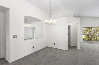 3730 Fieldstone Blvd in Naples, FL - Building Photo - Building Photo