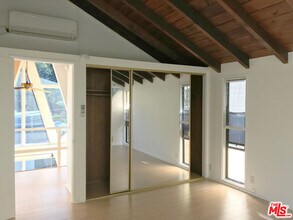 8437 Ridpath Dr in Los Angeles, CA - Building Photo - Building Photo