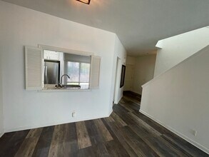 2027 Stonefield Ln in Santa Rosa, CA - Building Photo - Building Photo