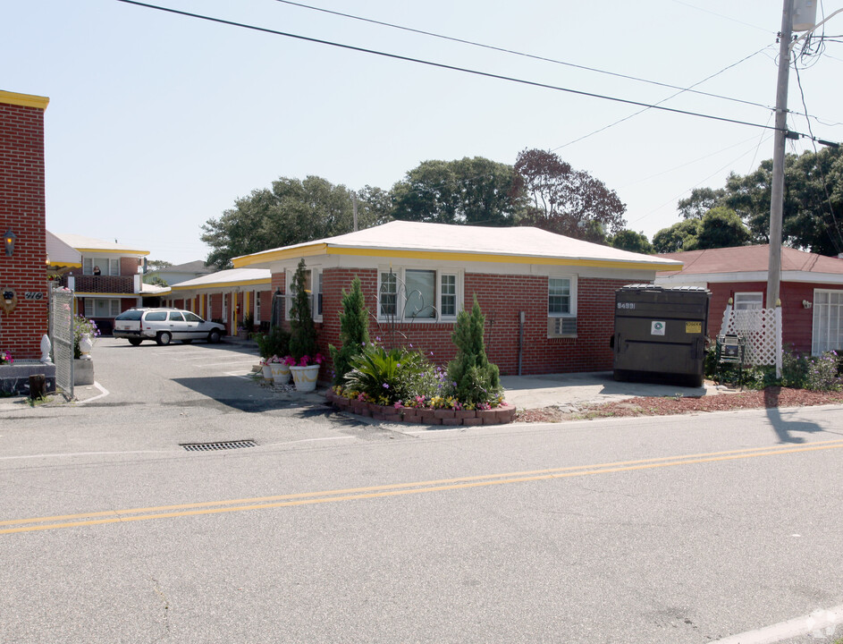 E & E Motel Furnished with Utilities Included in Atlantic Beach, SC - Foto de edificio