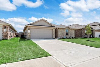 18644 Swainboro Dr in Roman Forest, TX - Building Photo - Building Photo