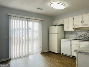 104 Peachtree Ct in Lagrange, GA - Building Photo - Building Photo