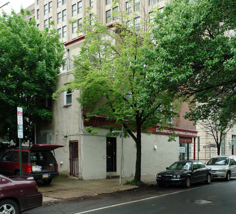 2100 Spring St in Philadelphia, PA - Building Photo