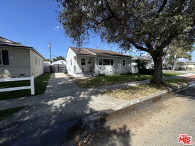 6003 Bellflower Blvd in Lakewood, CA - Building Photo