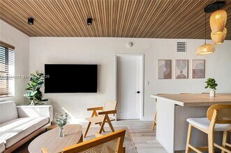 1275 Marseille Dr in Miami Beach, FL - Building Photo - Building Photo