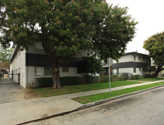 9700-9710 Harvard St in Bellflower, CA - Building Photo - Building Photo