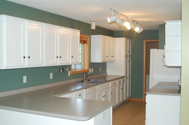 property at 2146 Limerick Ln