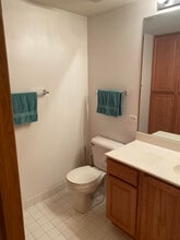1675 Mill St, Unit 2B in Des Plaines, IL - Foto de edificio - Building Photo
