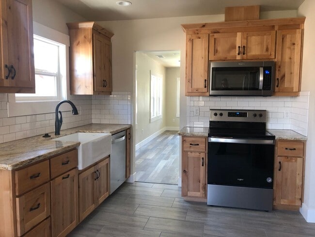 830 W 11th Ave in Chico, CA - Building Photo - Building Photo