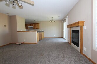 915 Jackalope Ct in Junction City, KS - Foto de edificio - Building Photo