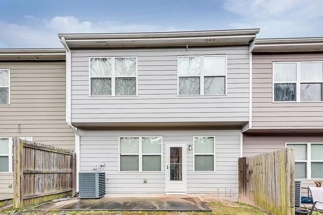 3362 Sable Elm Ct in Atlanta, GA - Foto de edificio - Building Photo
