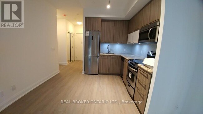 56 Annie Craig Dr in Toronto, ON - Building Photo - Building Photo
