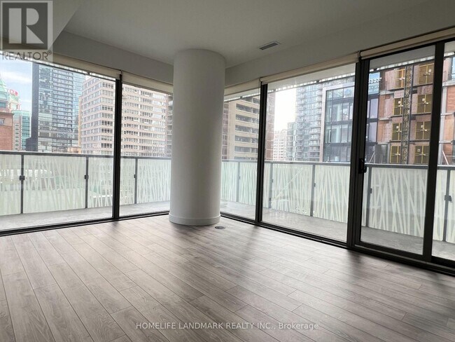 50A-450 Charles St E in Toronto, ON - Building Photo - Building Photo