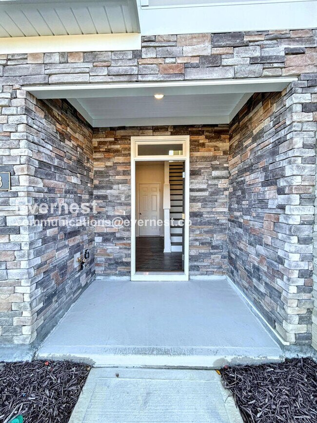 813 Washington St in Fuquay Varina, NC - Building Photo - Building Photo