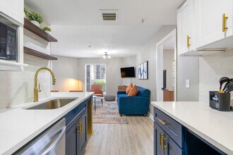 505 Pharr Rd NE in Atlanta, GA - Building Photo - Building Photo