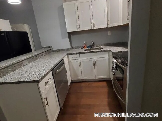 846 Huntington Ave, Unit 3 in Boston, MA - Foto de edificio - Building Photo