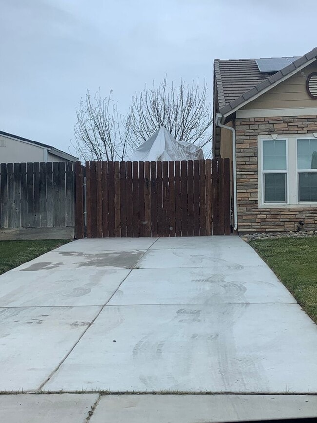 1562 National Dr in Lemoore, CA - Building Photo - Building Photo