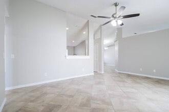 3715 Running Water Dr in Orlando, FL - Building Photo - Building Photo